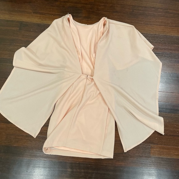Best is yet to come Backless cape mini bodycon Lulu’s dress peach dress small - Picture 6 of 6